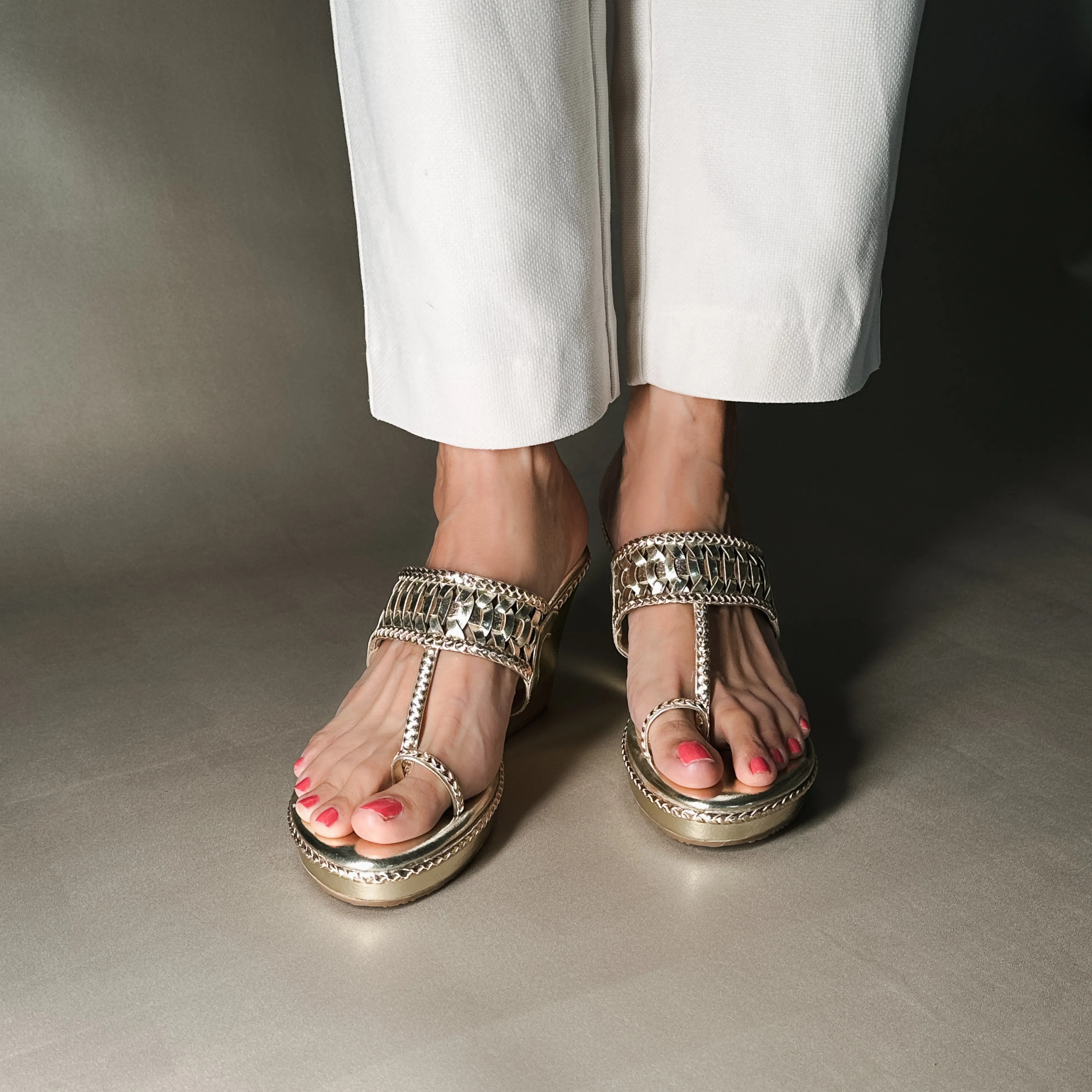 AISHA- ROSE GOLD KOLHAPURIS Non Tangling Lacing