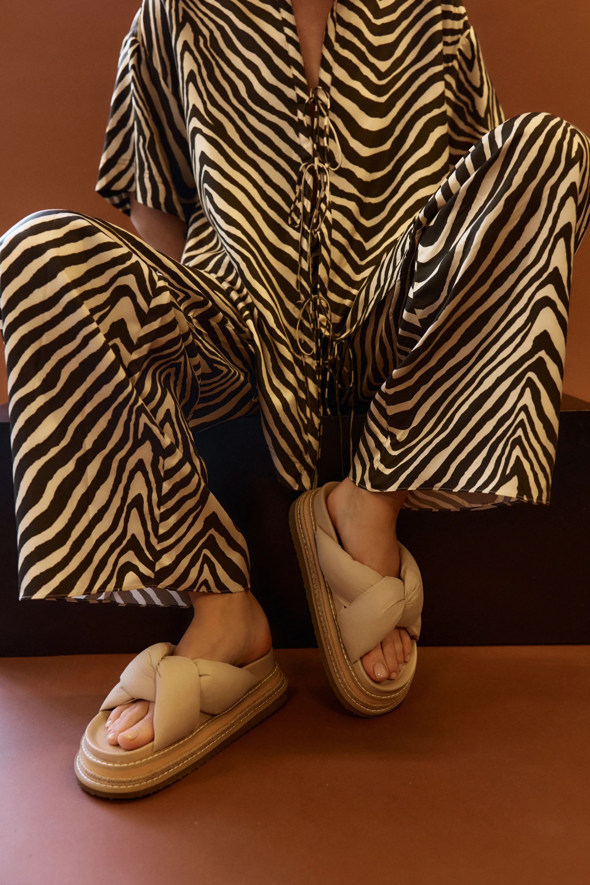 Thames Flatform Slides - Stone Beige Beach Glow Energy Lift