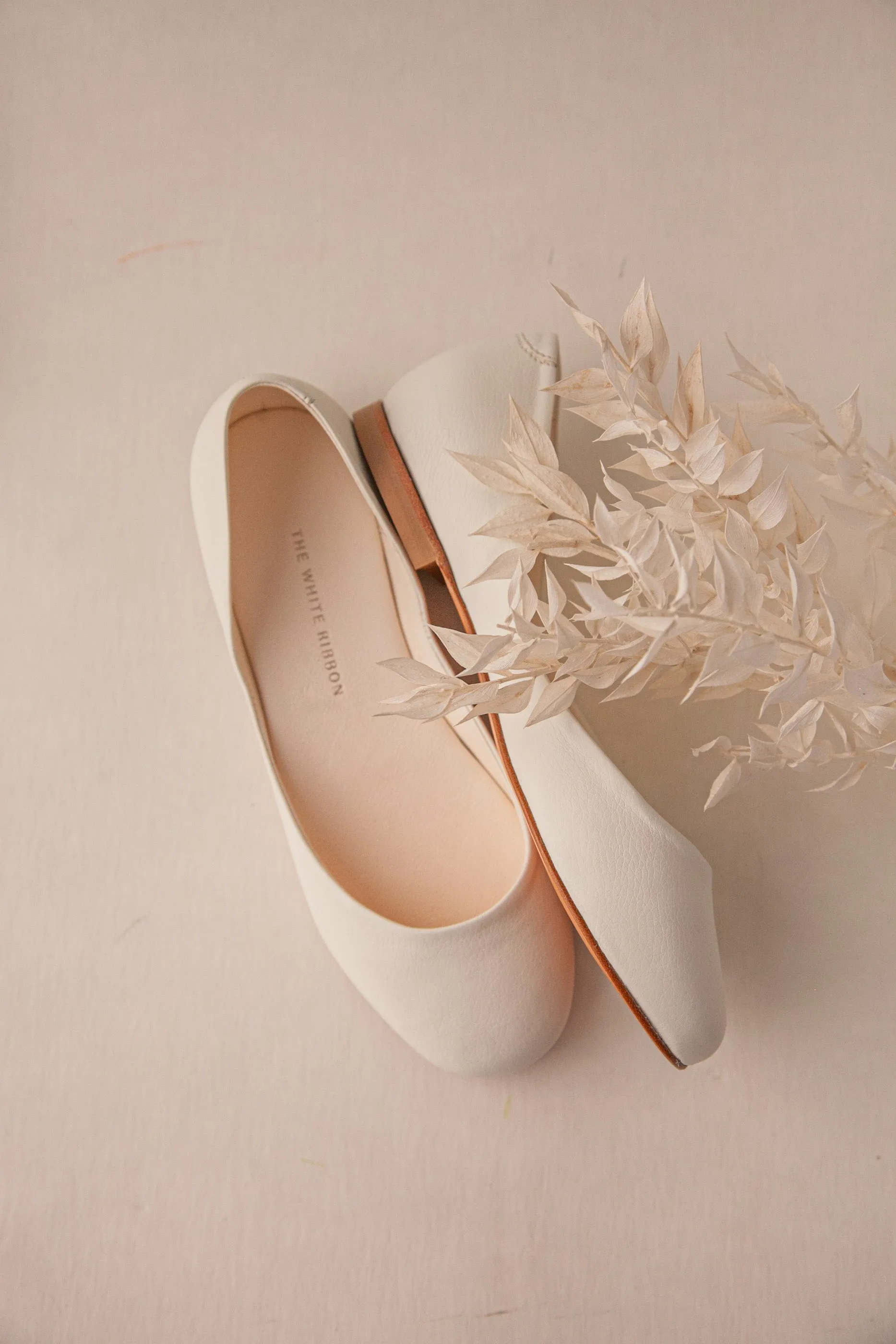 MILA BALLET FLATS ?C Light Ivory Lake View