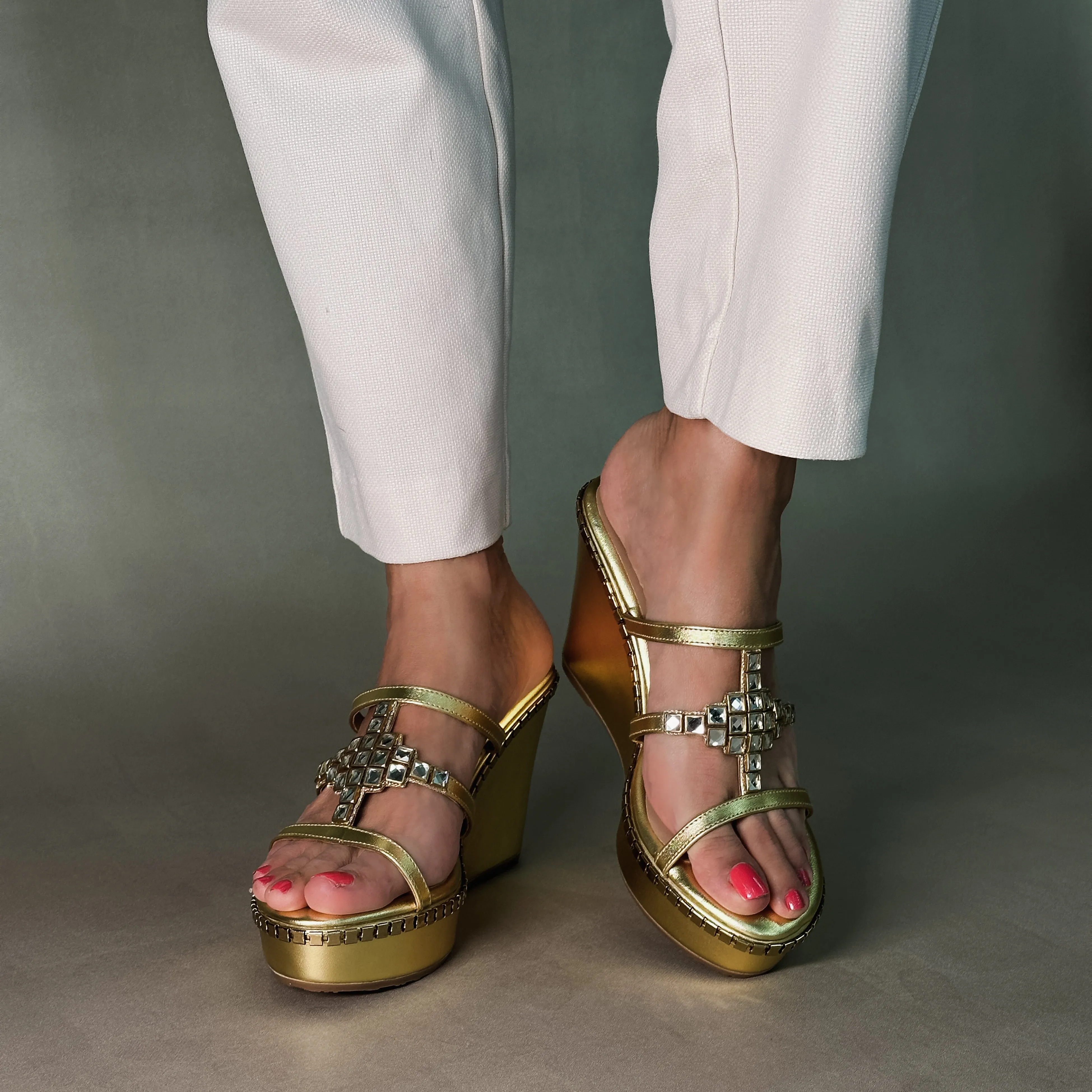 Pop Shade Slim Comfort AMANI- GOLD WEDGES
