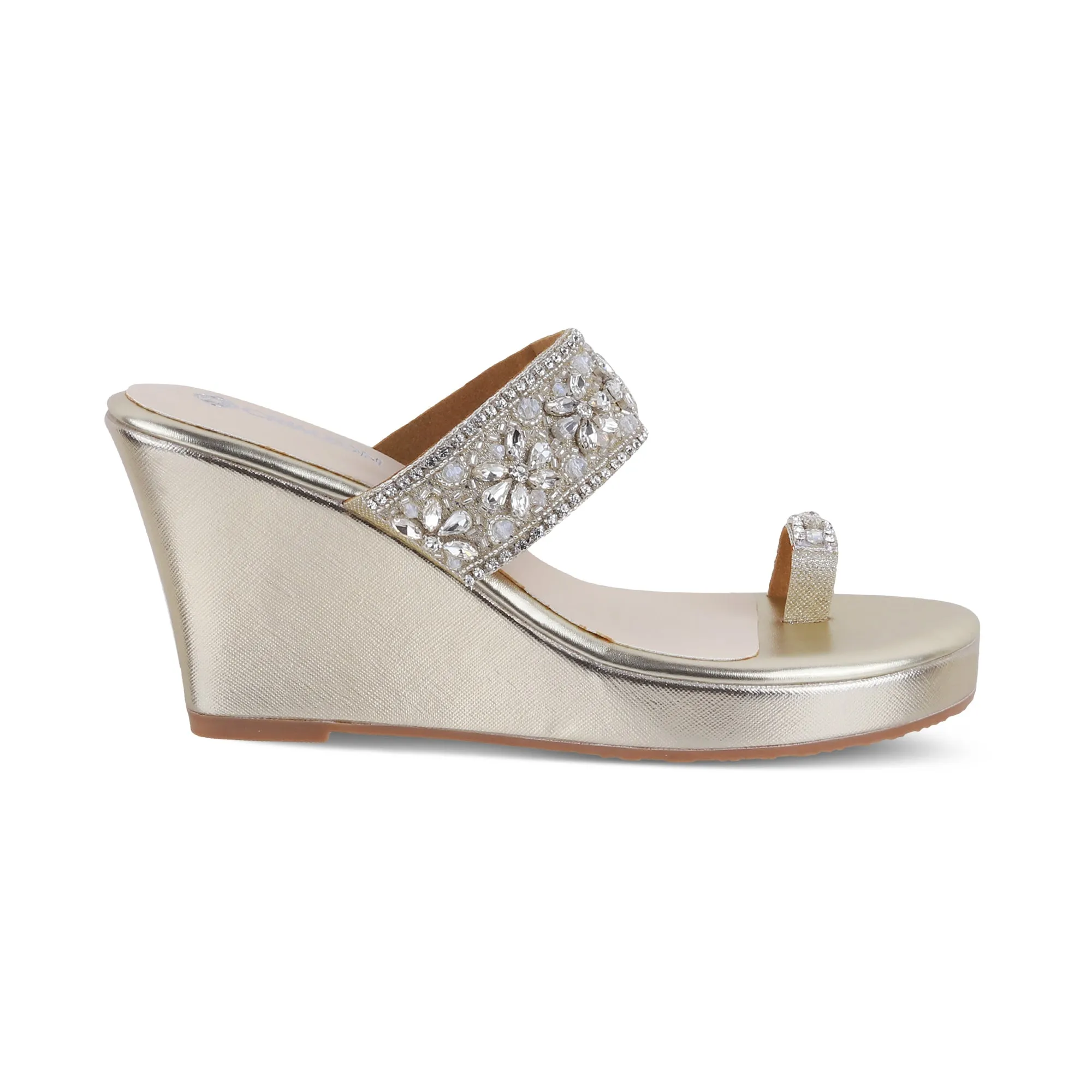 ANANYA- GOLD KOLHAPURIS remarkable golf shoes