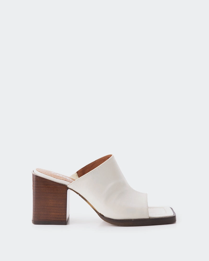 Arleth Off White Leather Relaxing Fit