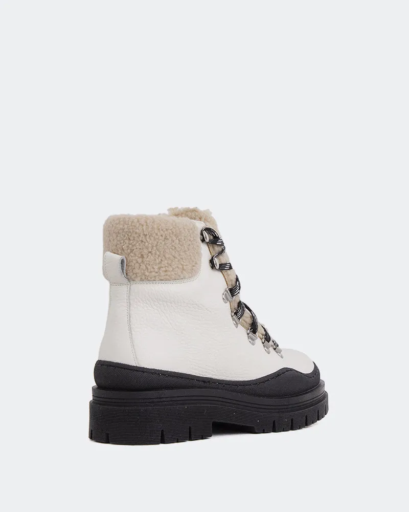 Effortless Look Travel Friendly Blues Beige Leather