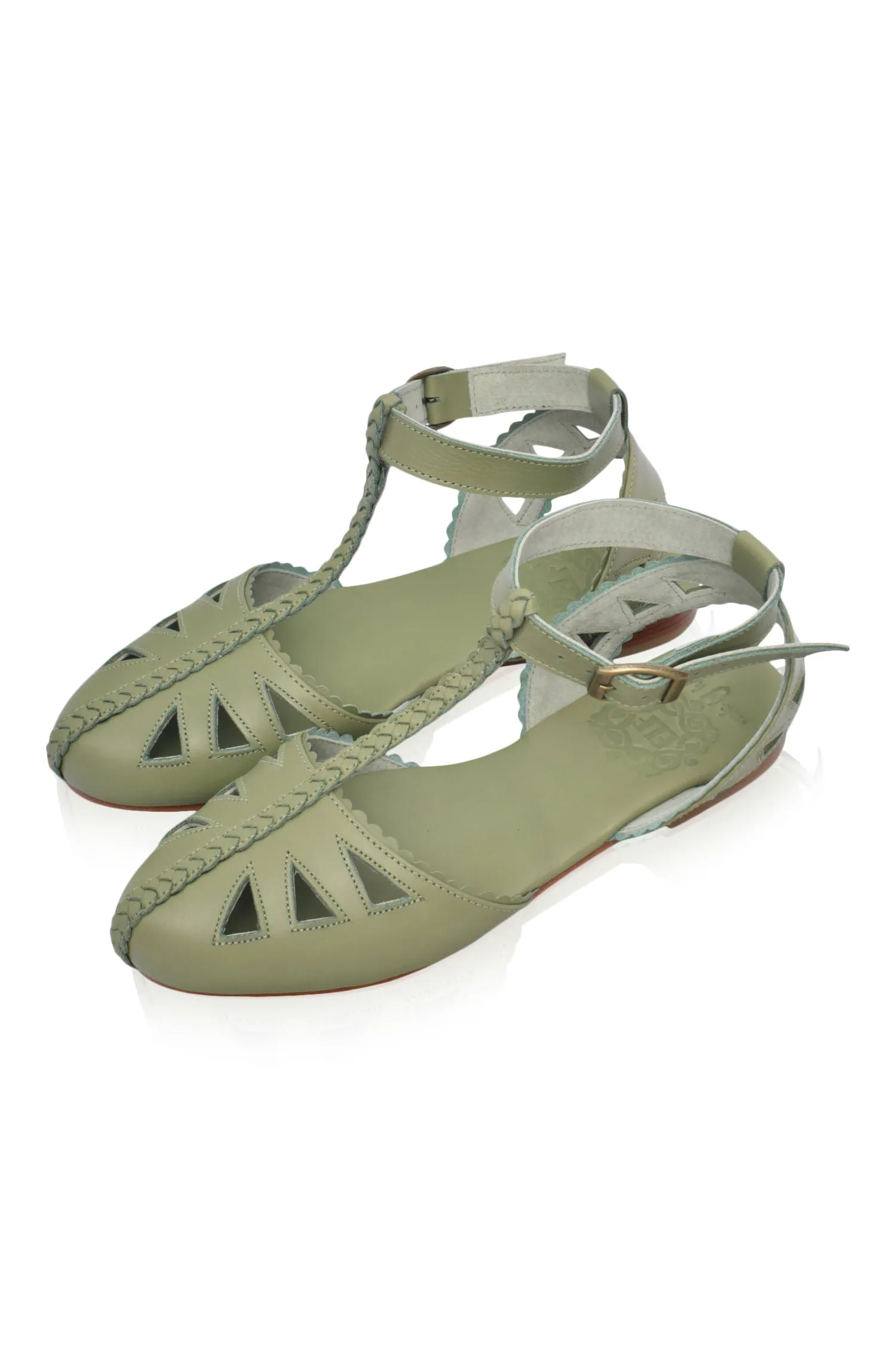 Bounty T-strap Leather Sandals Comfort Padding