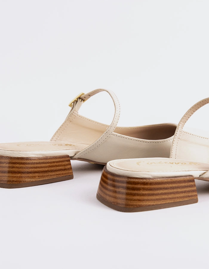 Calantha Off White Leather Cold resistant