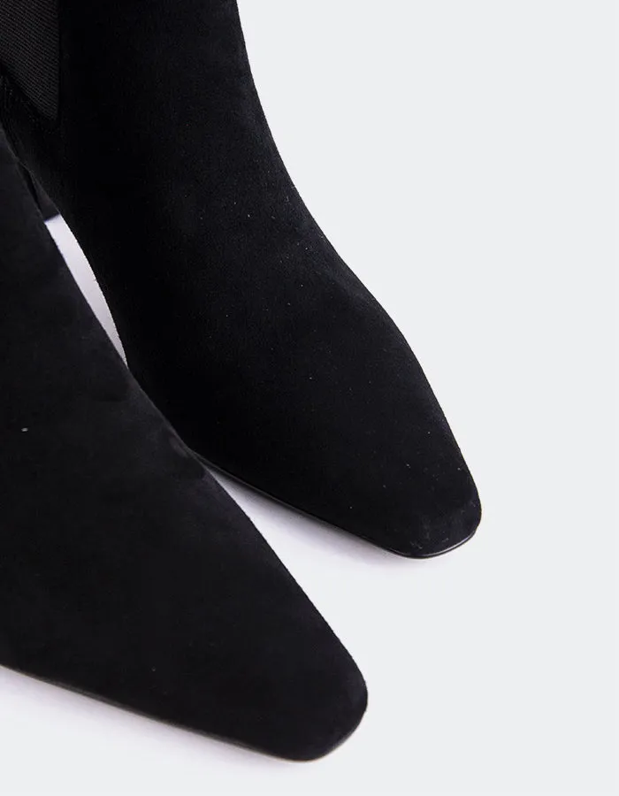 Cartago Black Suede Refined touch