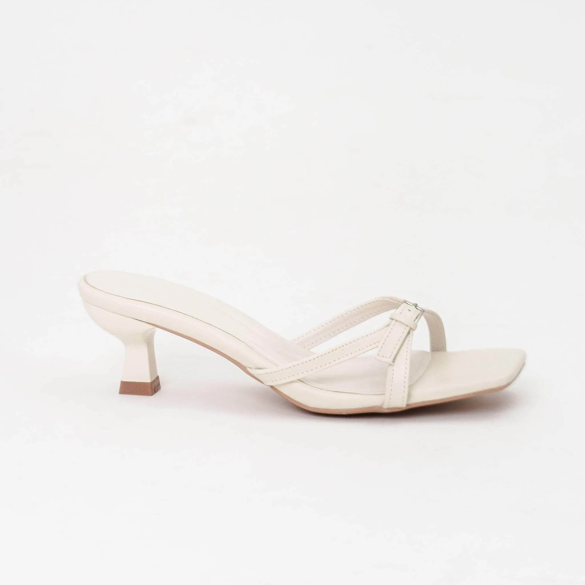 Karou Cr??me Seamless Internal Structure Posture correction