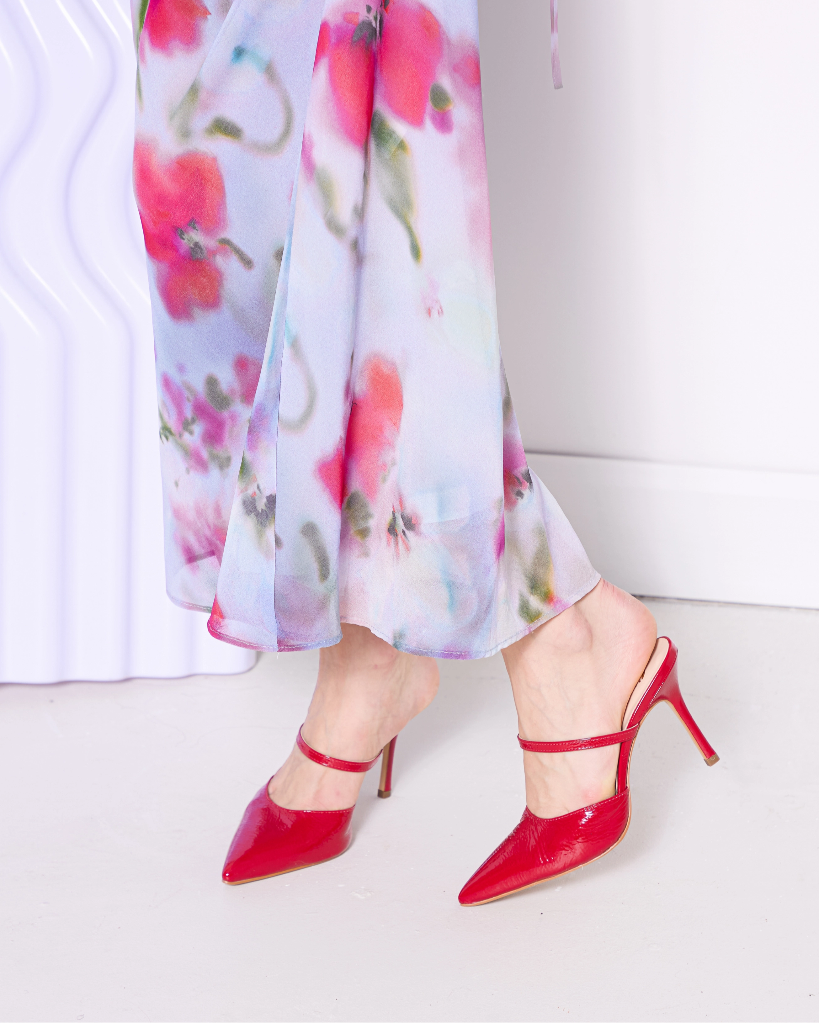 Modern Design Celandine Red Naplack