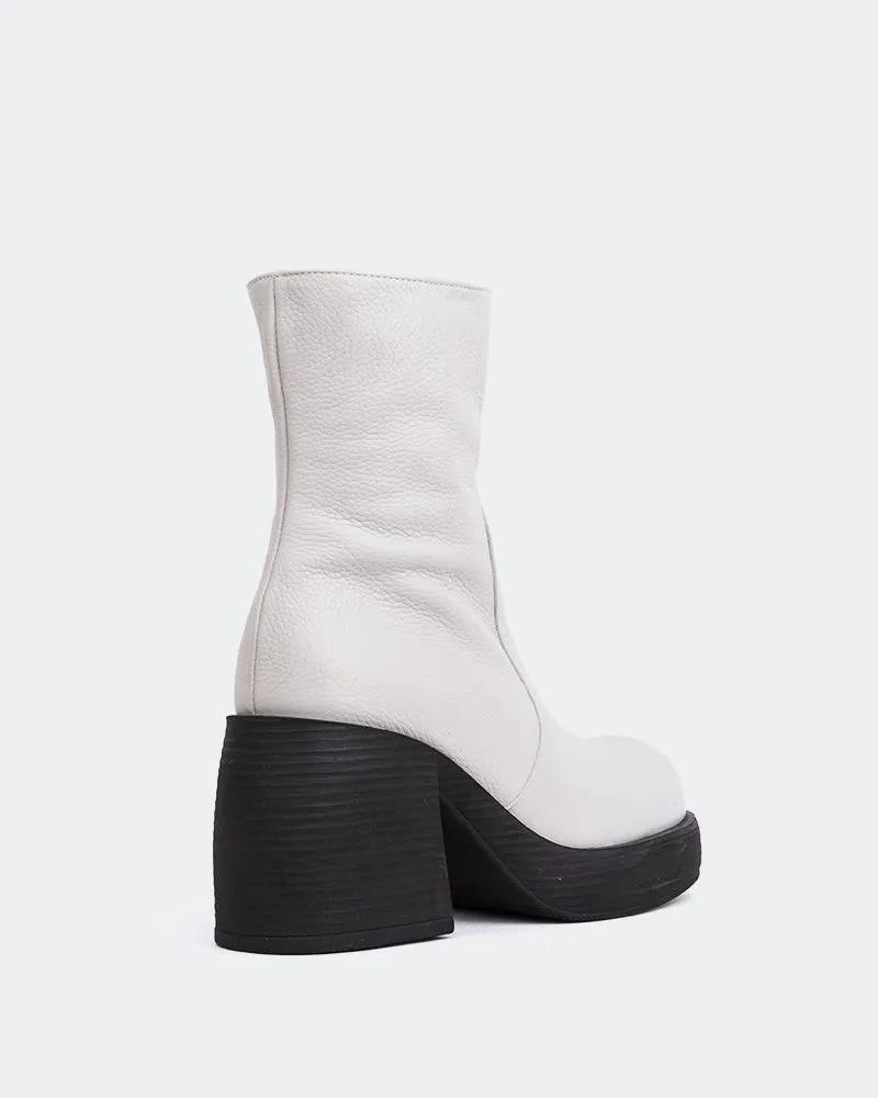 Soft Leather All-Purpose Boot Chamonix Off White Leather