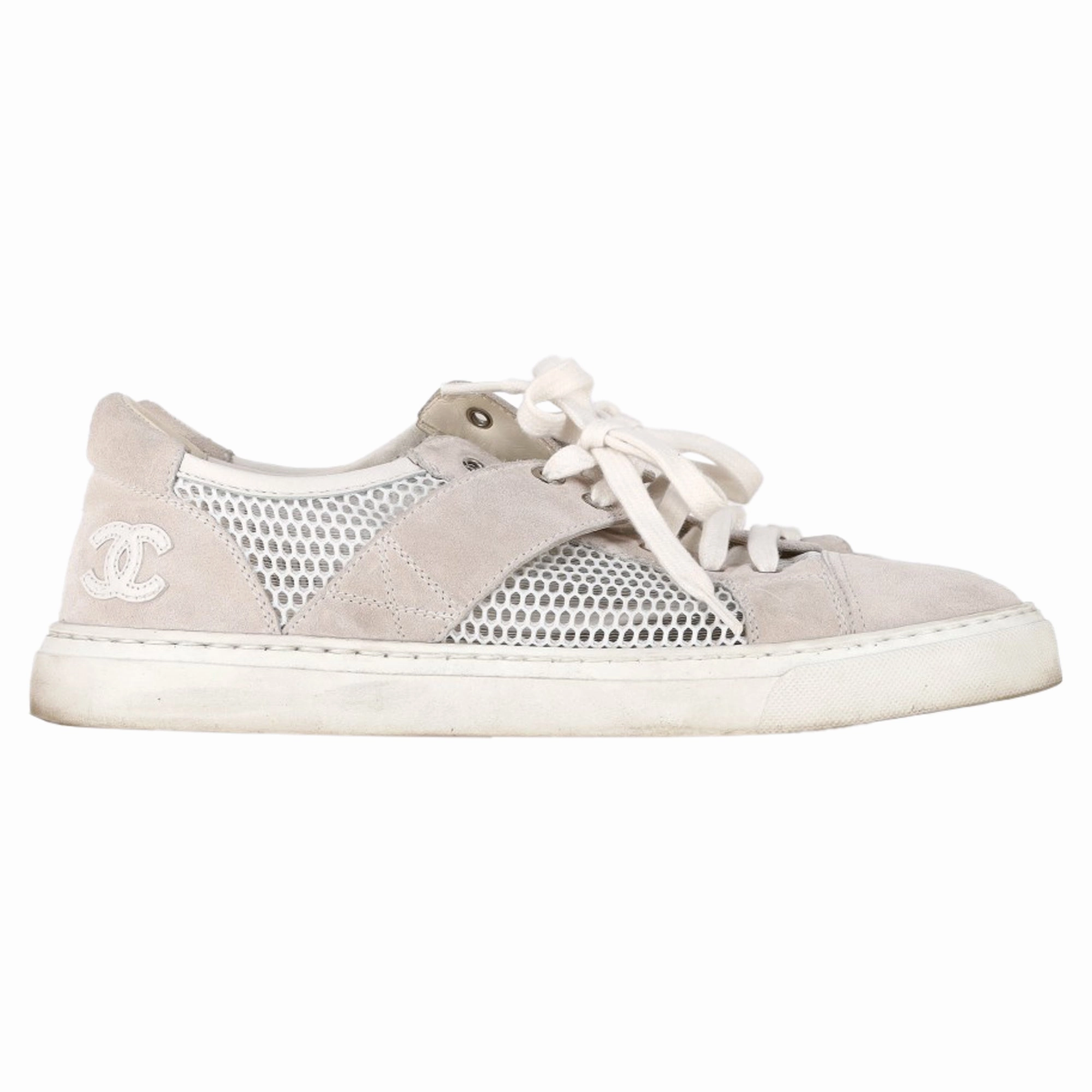 Smooth Pace Quick Breeze Chanel CC Low-Top Sneakers in Grey Suede and Mesh