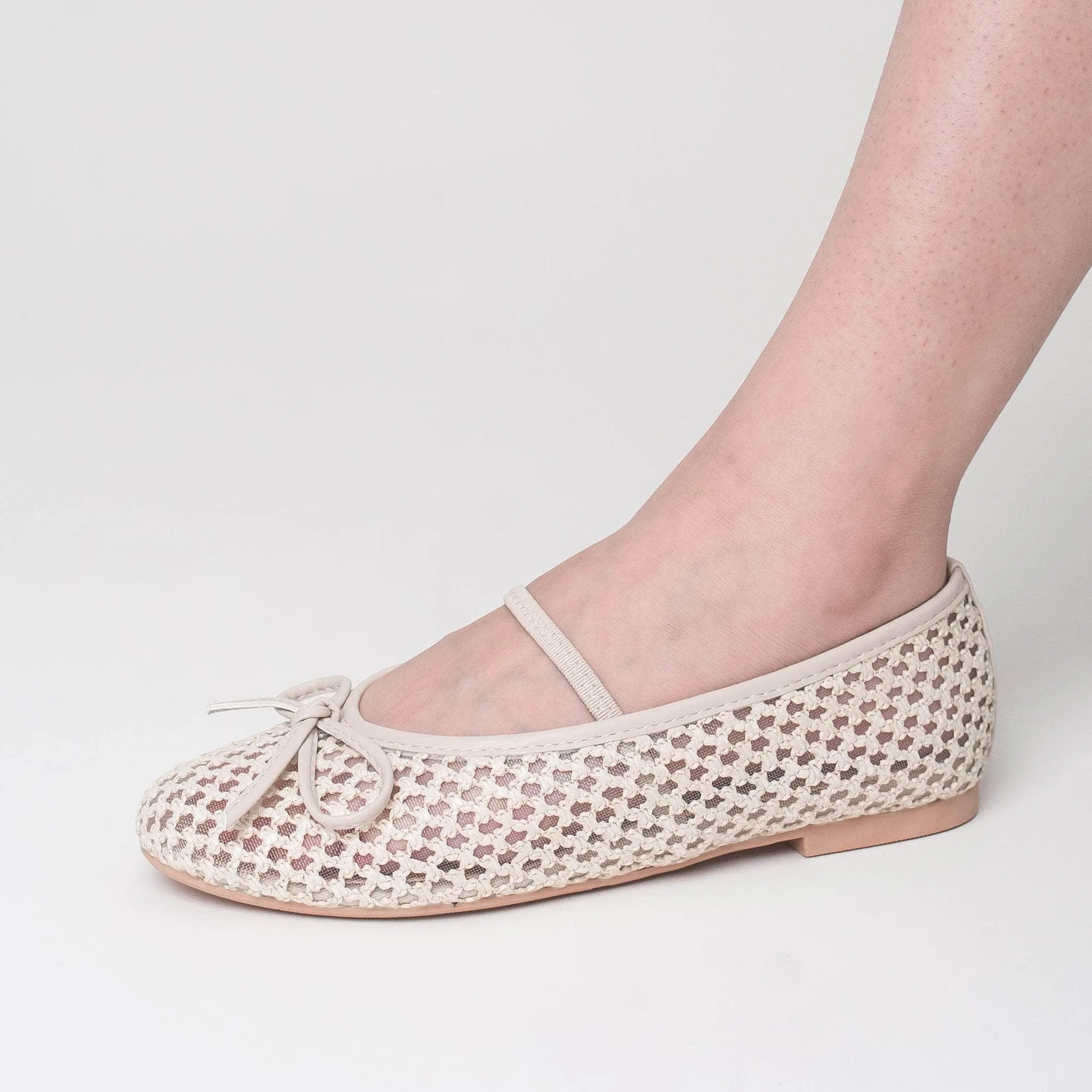 Fashionable Design Timeless Comfort Lenka Cr??me