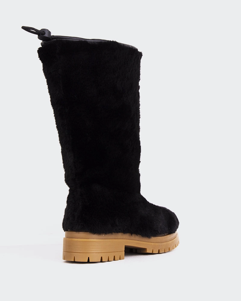 Chow Black Faux Fur Cushioned Step Windy Weather