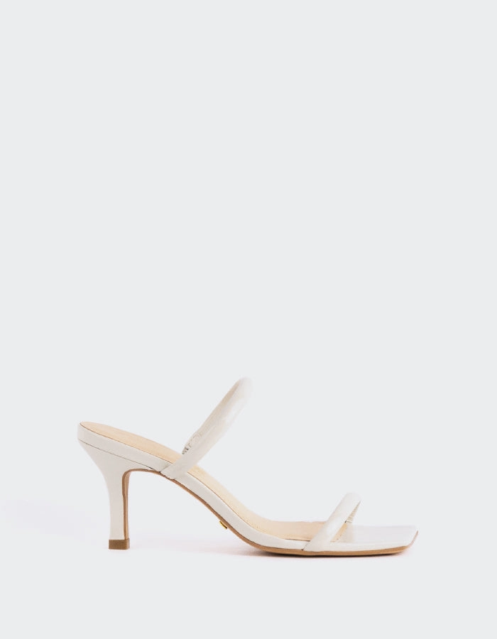 Pretty Off White Naplack Relax Fit Slip Trendy