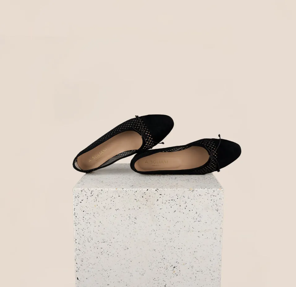 Como - Perforated Black Suede Drink Glow Supportive Flats