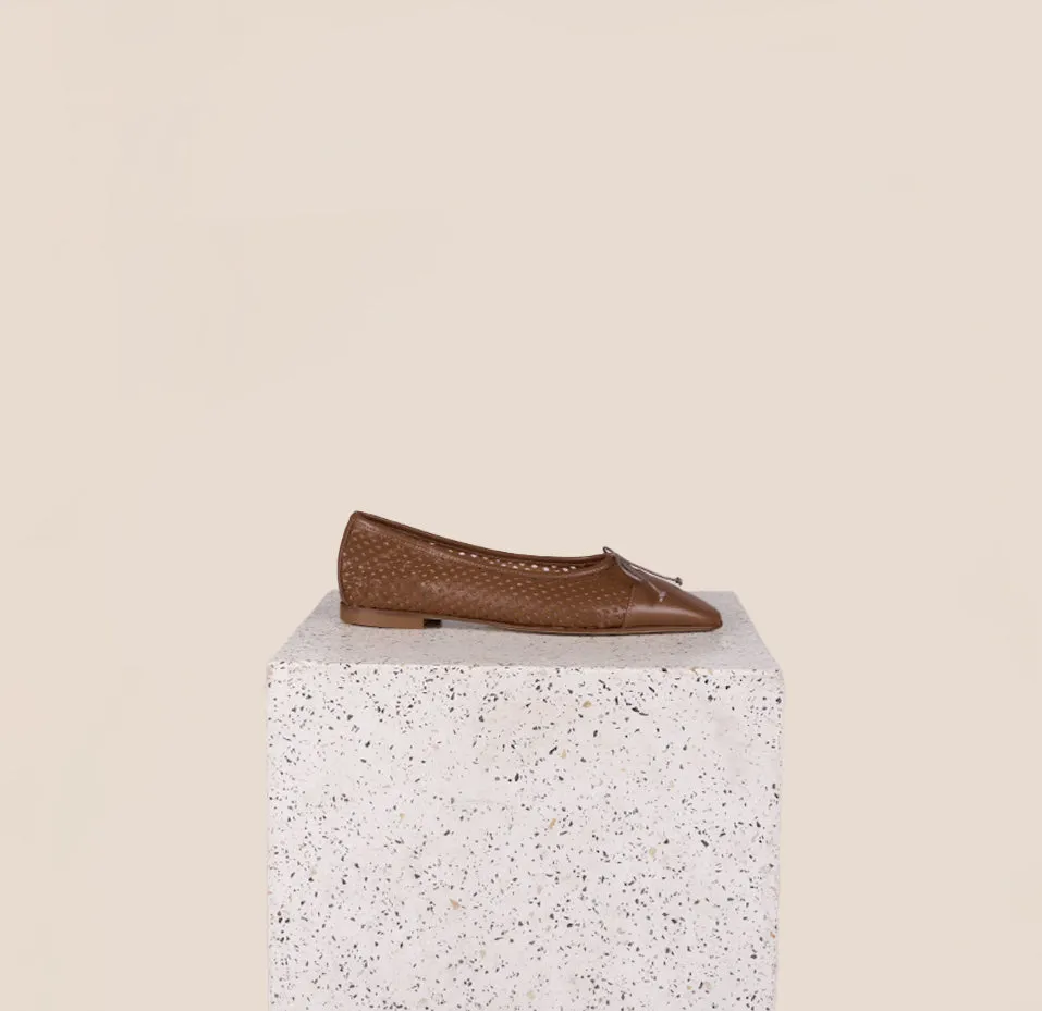 Como - Perforated Pecan (Cap toe) Light Step Shoes