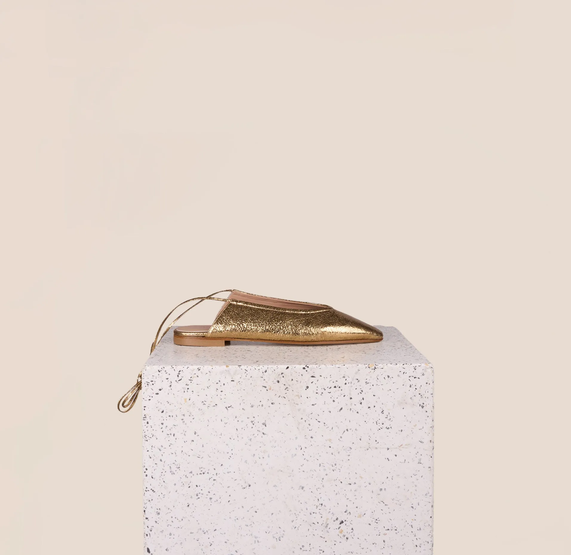 Como Ties - Crystal Sand View Modern Comfort