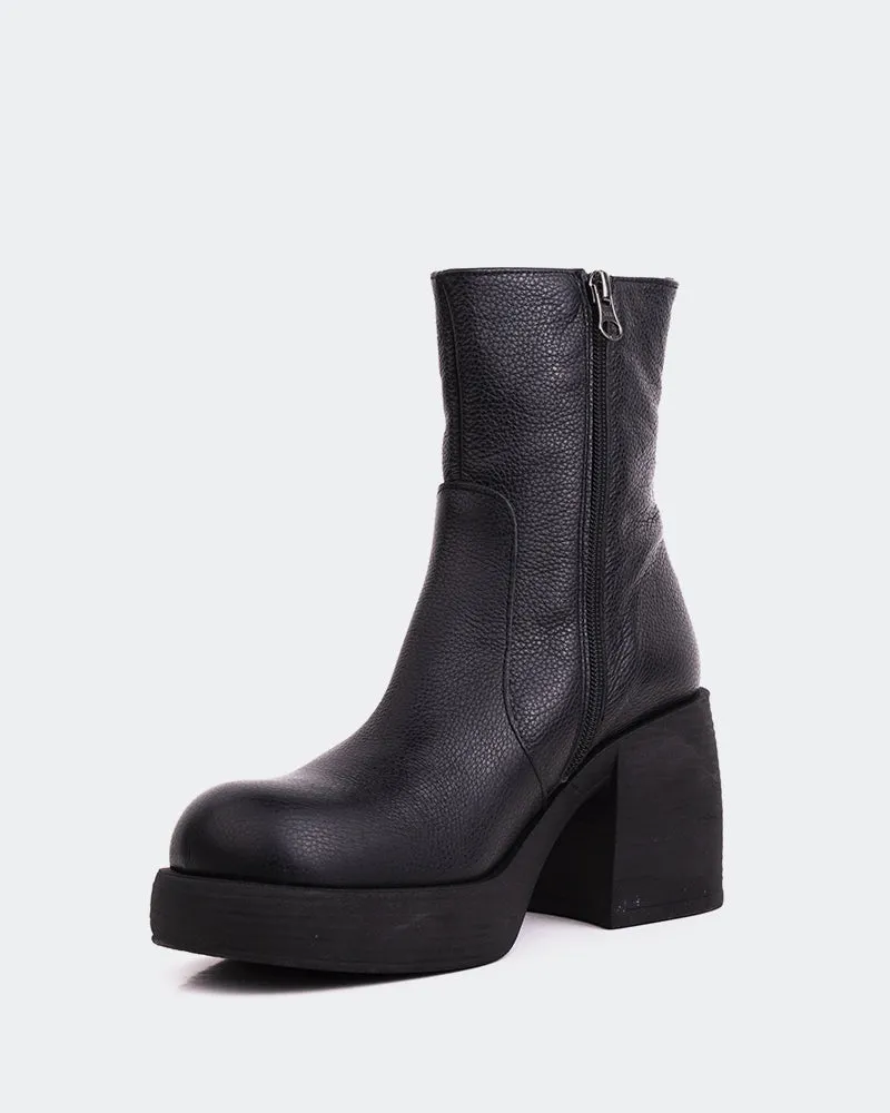 Minimal Vibe Chamonix Black Leather