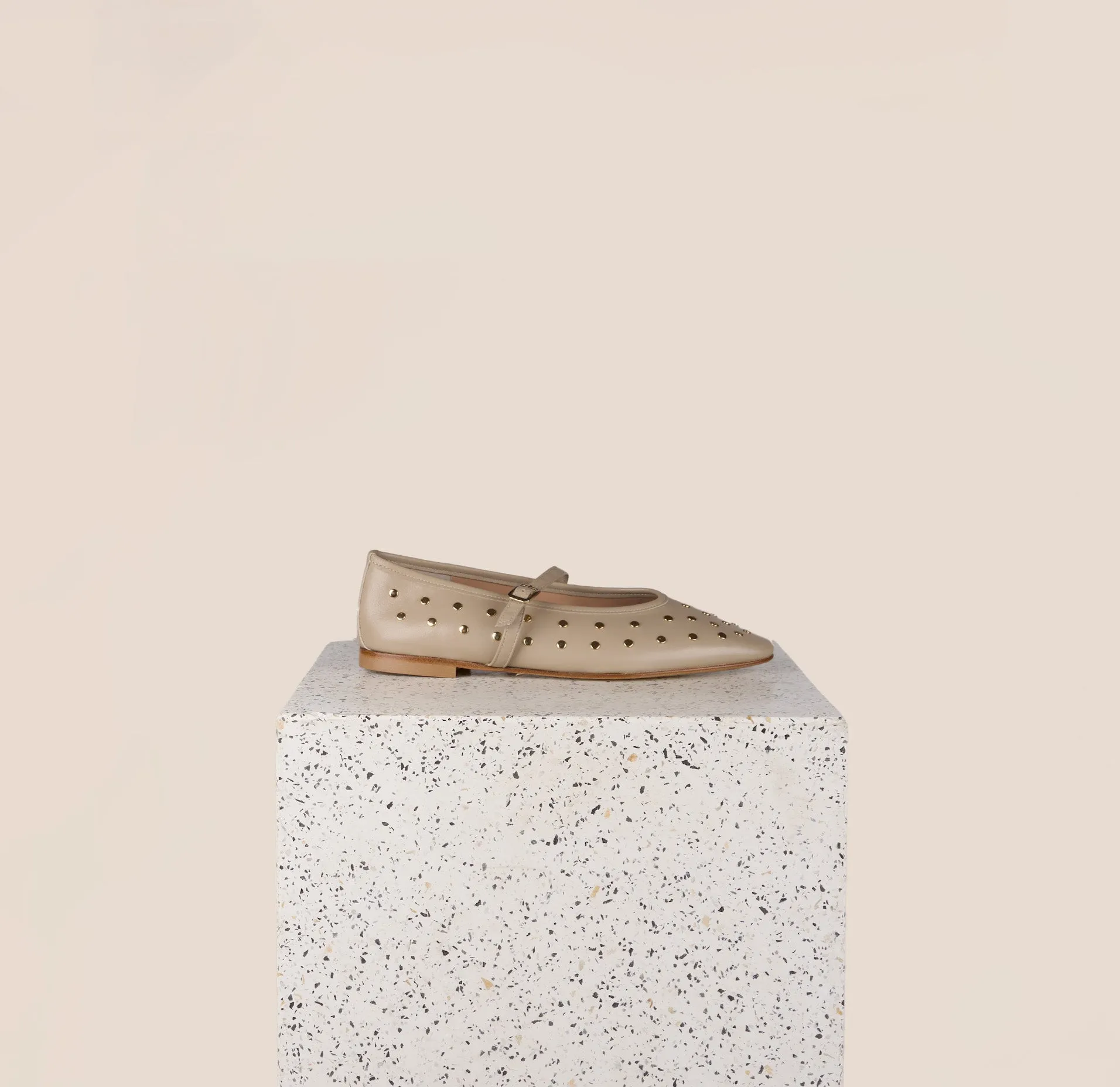 Functional Fit Cori Studs Beige