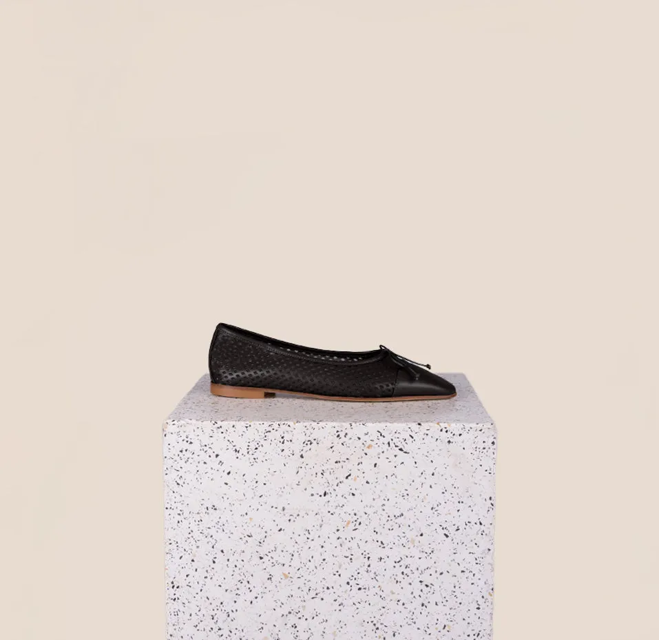 Jog Step Como - Perforated Black Leather