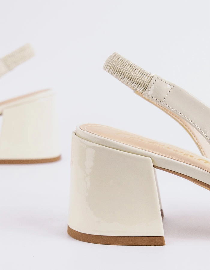 Dalida Off White Naplack Simple Accent Street Mood