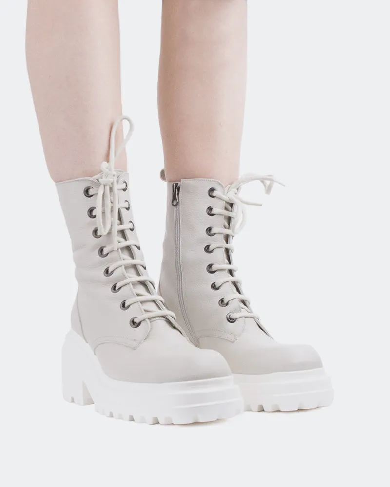 Homer Off White Leather Practical Look