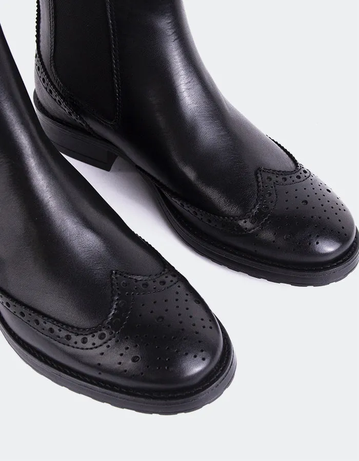 Debree Black Leather Chic And Comfy Smart Wardrobe