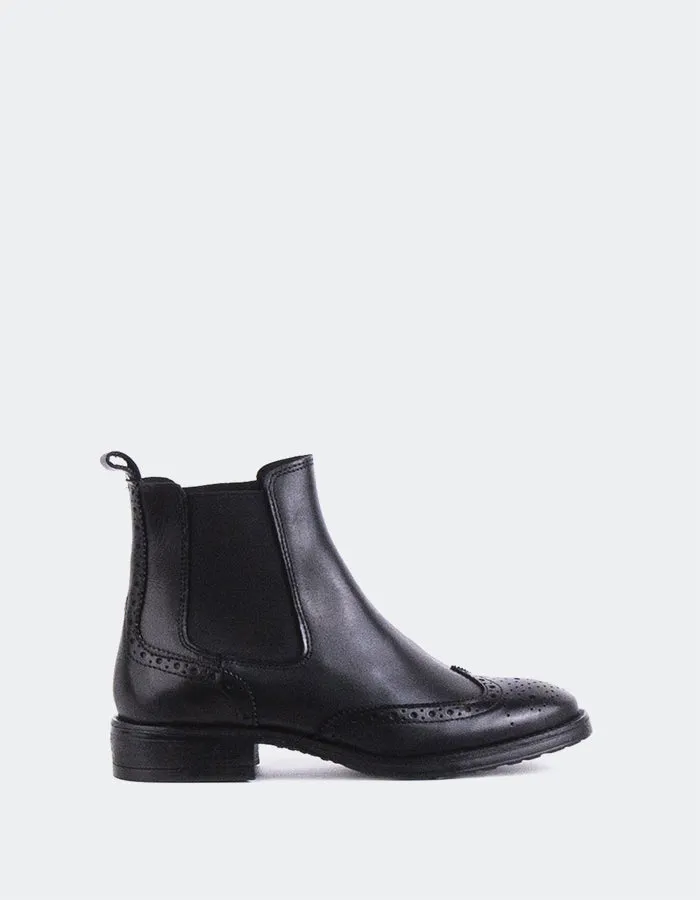 Outdoor Adventure Debree Black Leather