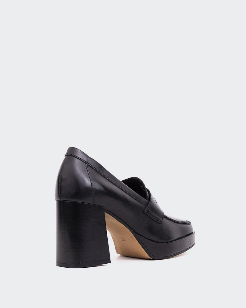 Moro Black Leather Chain Base Fashion Essential