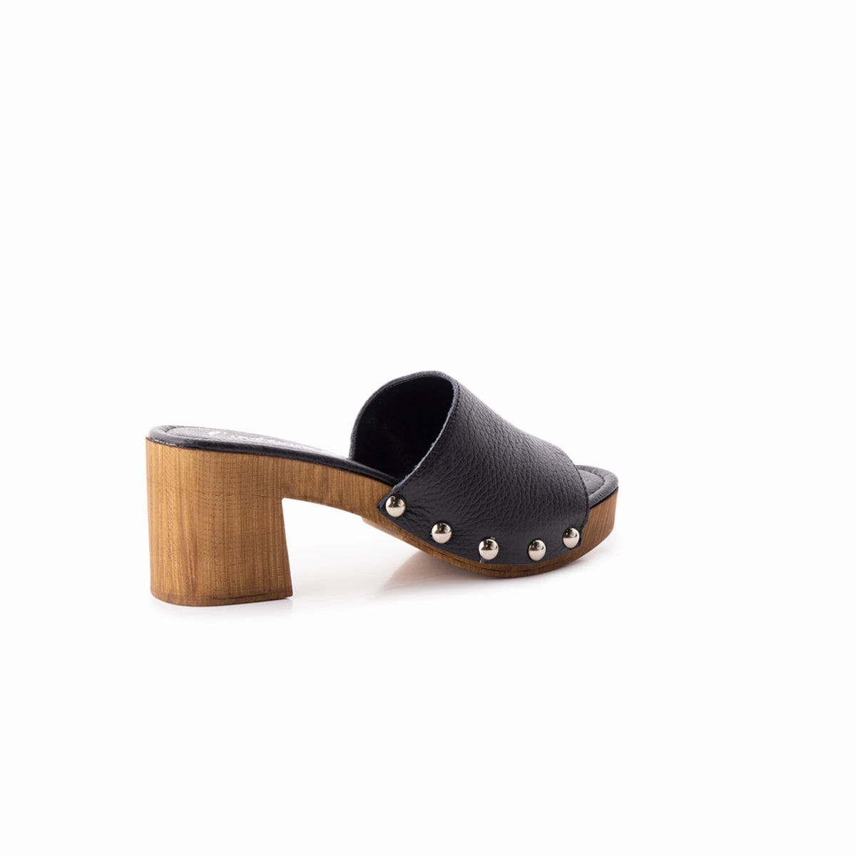 Vild Black Leather Resilient Cushioning Beach Ready Sandals