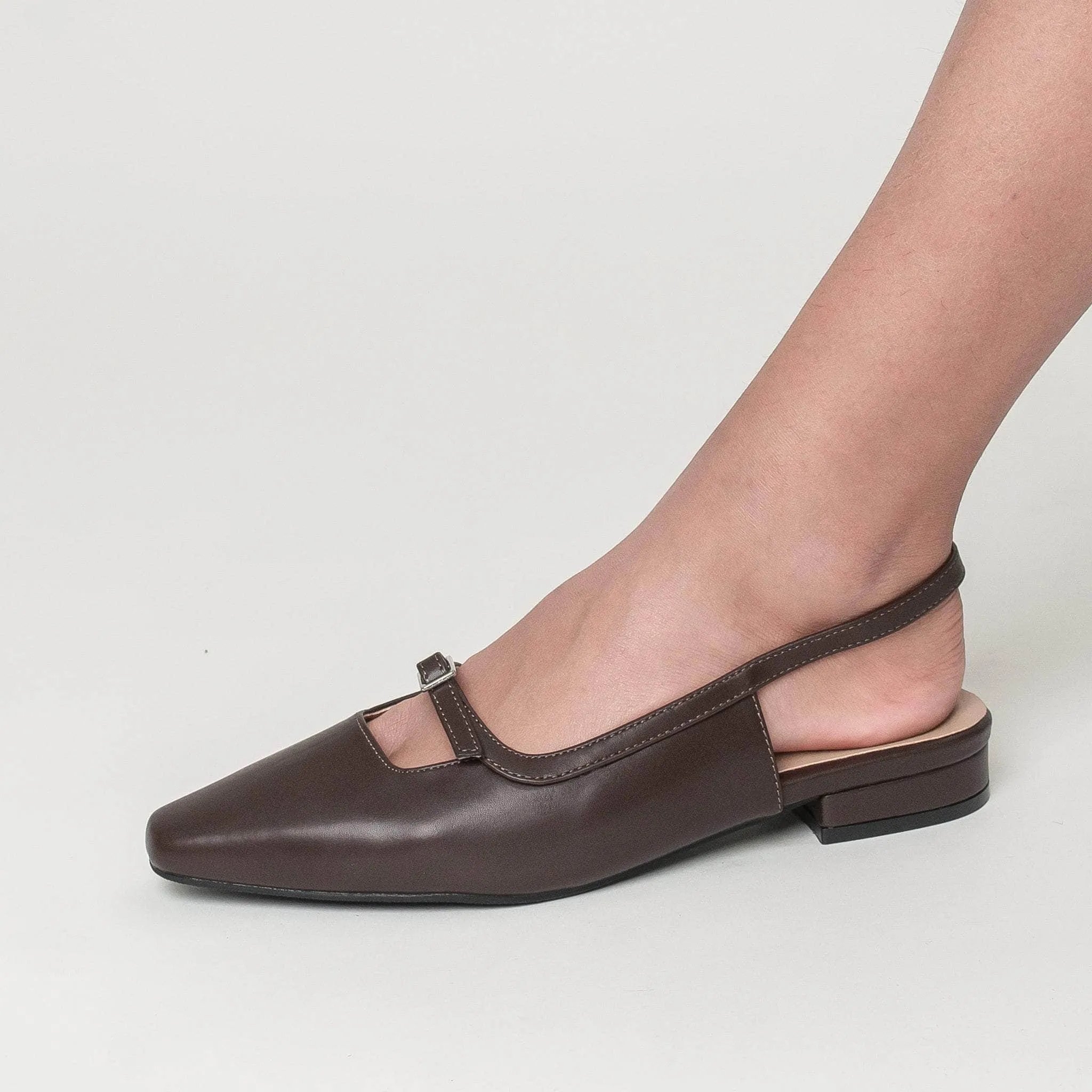 Evi Coco Simple Cushioning Balcony Look