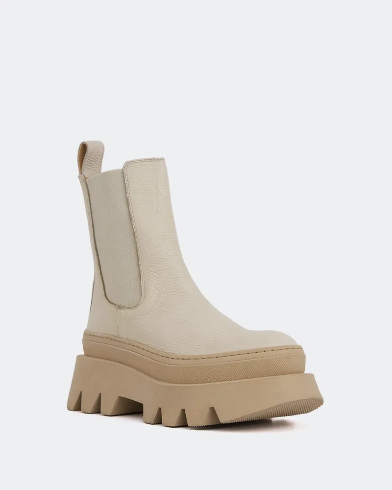 Comfortable Step Wolfe Off White Leather