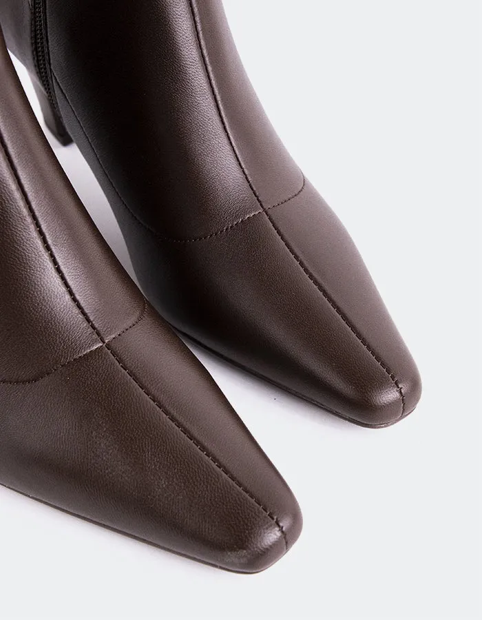 Zarcero Brown Leather Comfort Pair