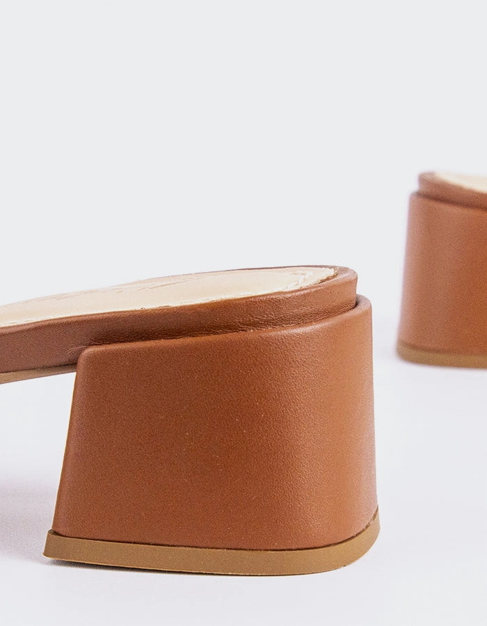 Smooth Surface Stylish Comfort Fortunata Cognac Leather