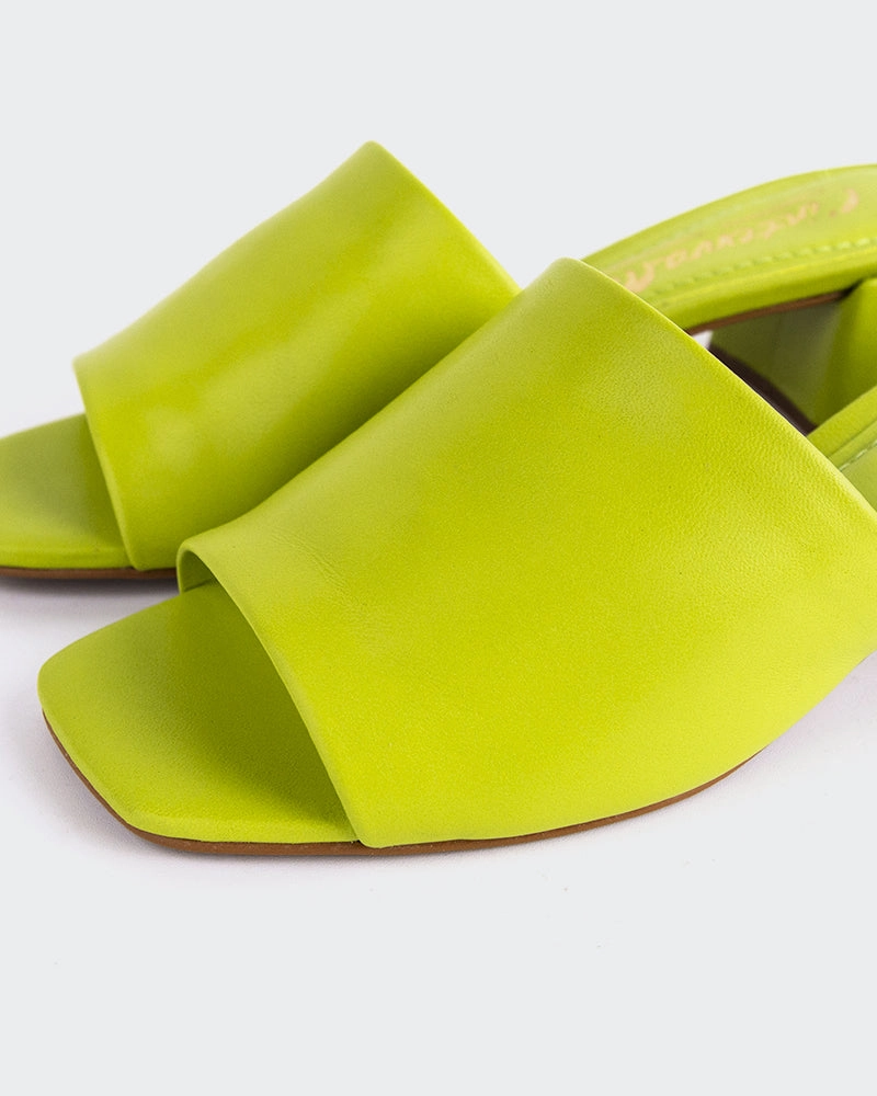 Strong Stitching Fortunata Light Green Leather