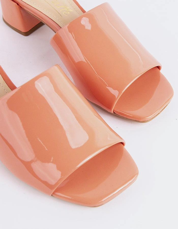 Fortunata Salmon Naplack Flexible Material Quick Walk Fit