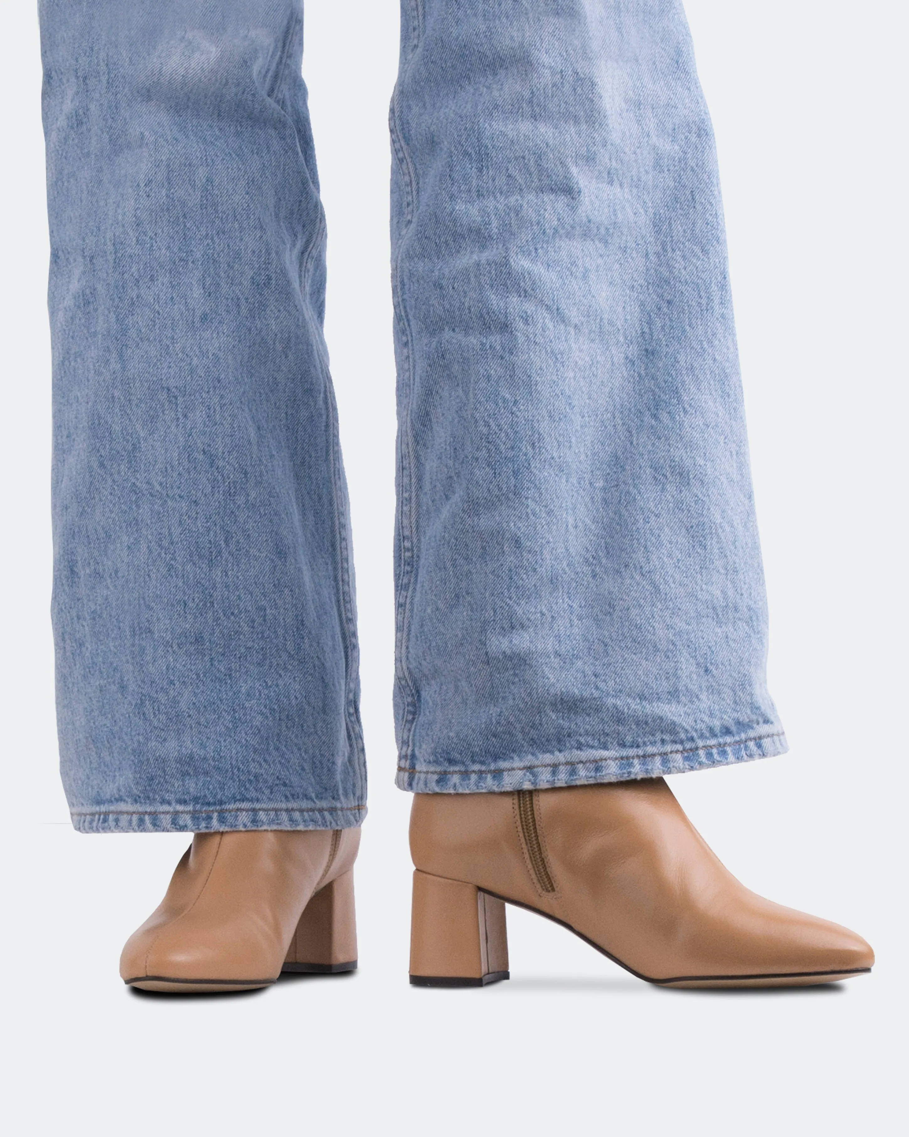 Holiday Chicfit Easy To Clean Norlyn Tan Leather