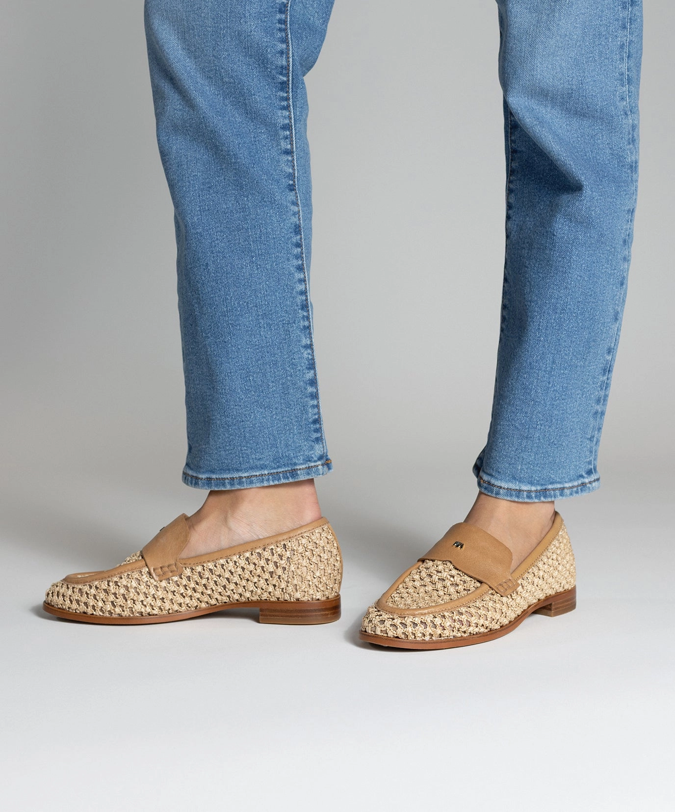 The Starling 20 - Tan Openweave Balanced Motion