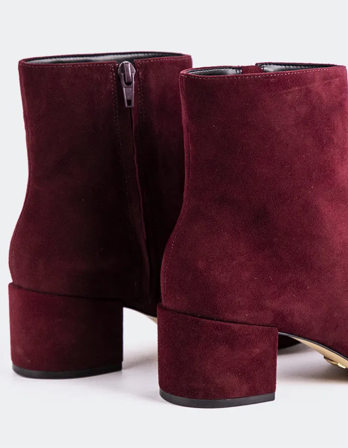 Travel-friendly Subtle Vibe Rozalie Burgundy Suede