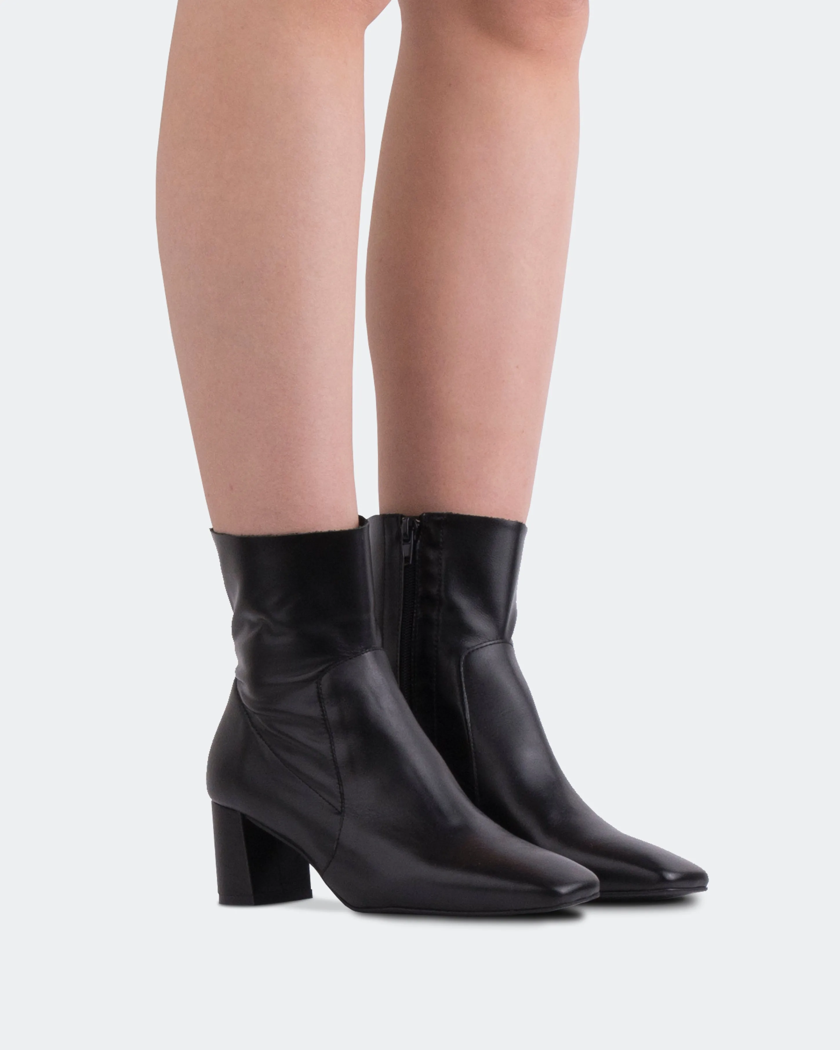 Gillian Black Leather Relaxed Style