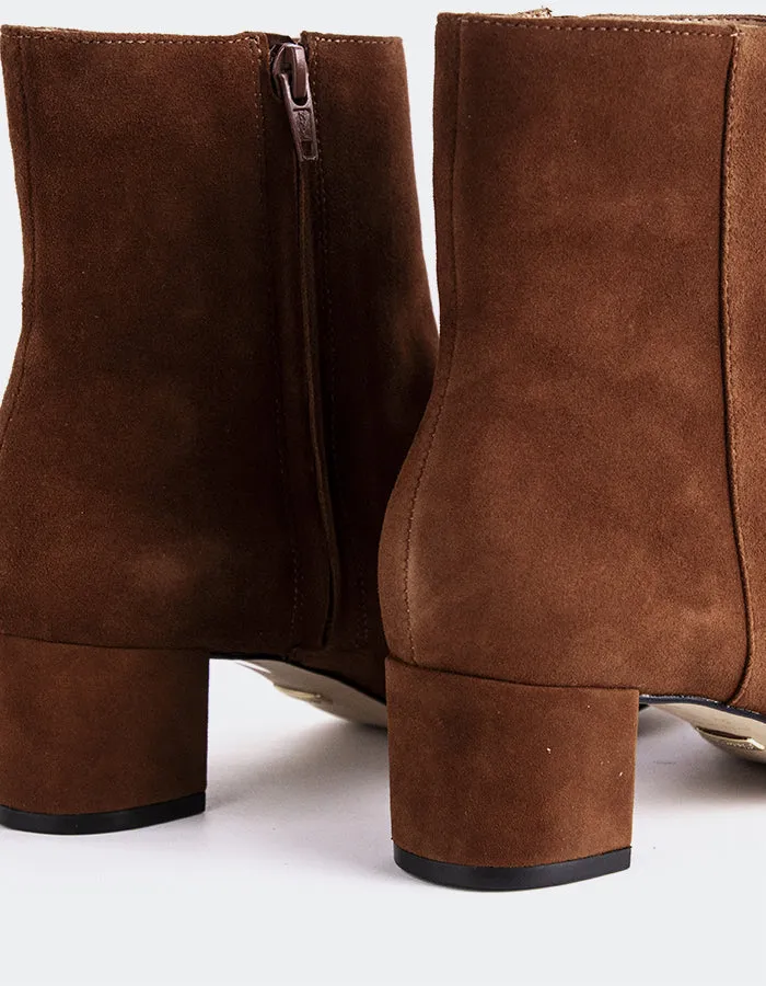 Outdoor Friendly Gracyn Brown Suede