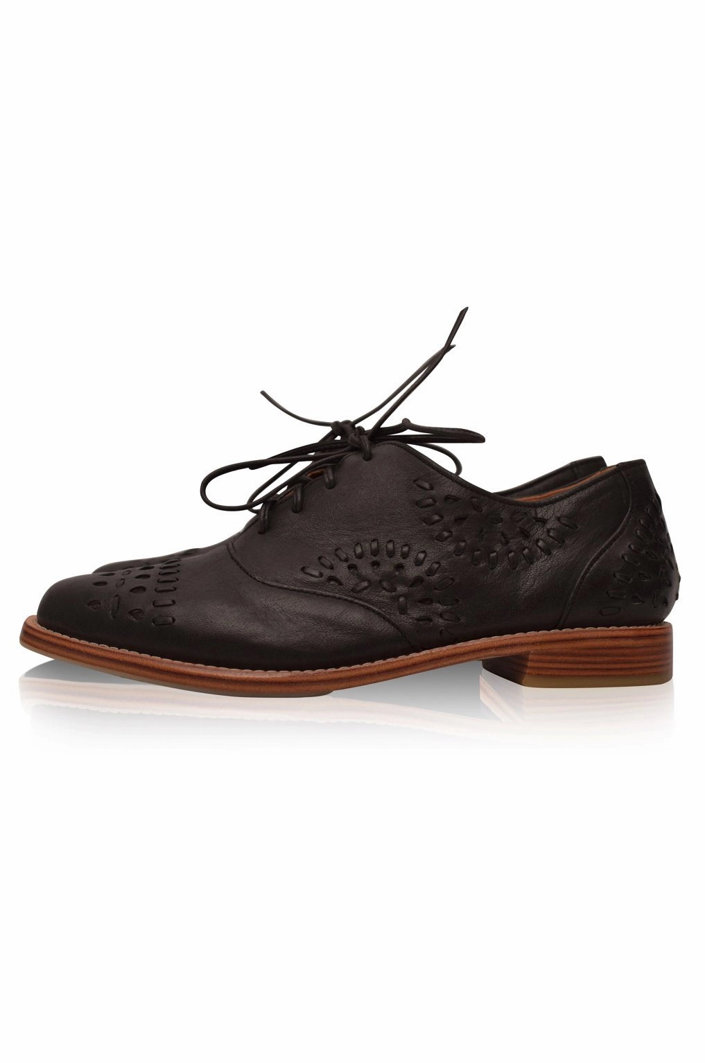 Chic Fit Style Updated Oxfords Heartbreak Leather Oxfords