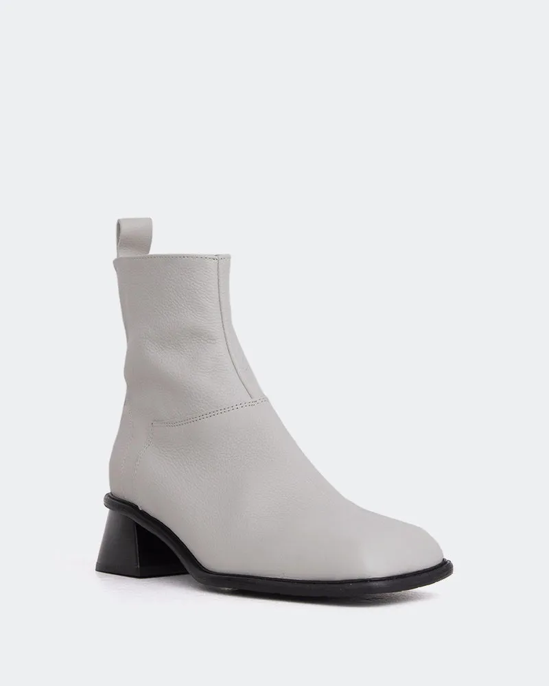 Weekend Walk Holts Off White Leather