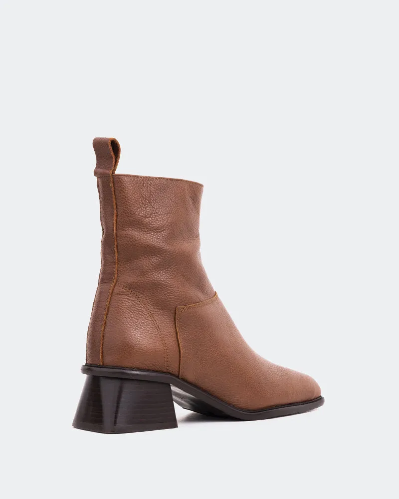 Holts Tan Leather Autumn Ready Clean Edge