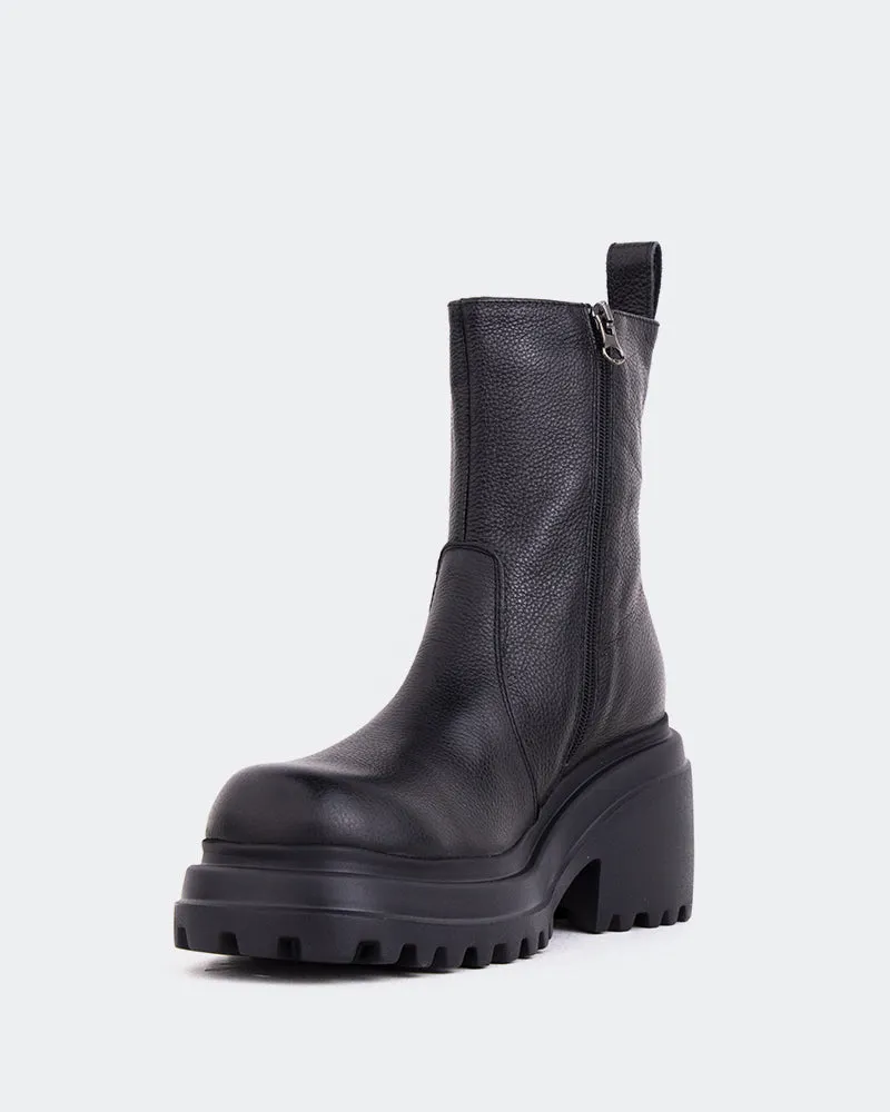 Ike Black Leather Wardrobe Pick