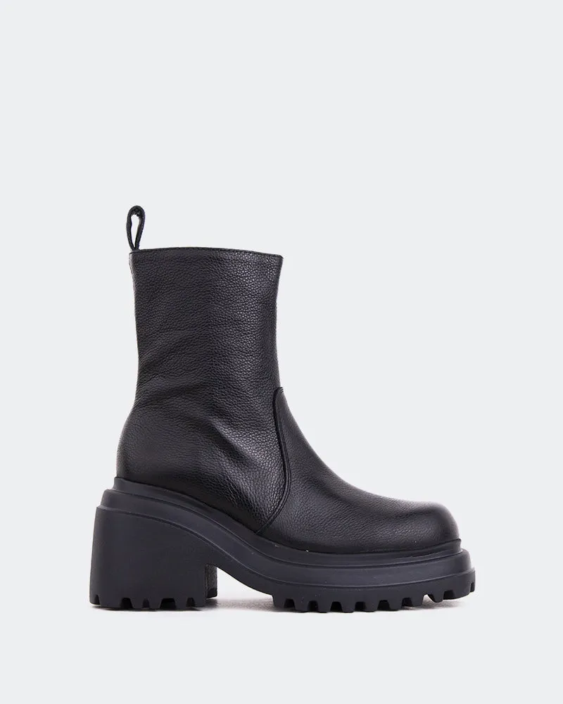 Chunky Heel Easy Fit Ike Black Leather