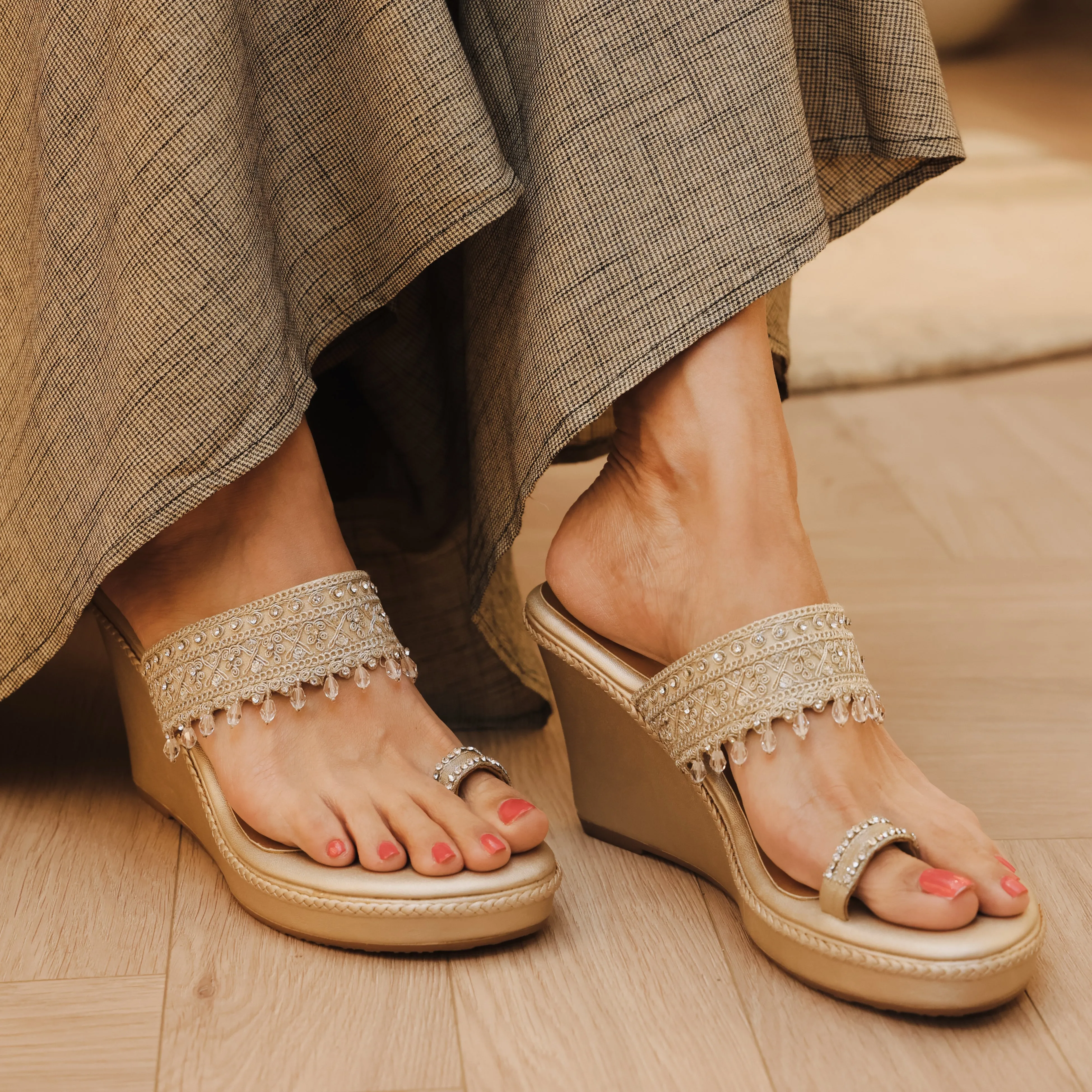 SUHANA- EMBELLISHED WEDGES midsole - type school students