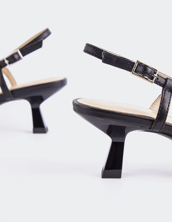 Kasteel Black Leather Comfort footbed Glittery Pumps