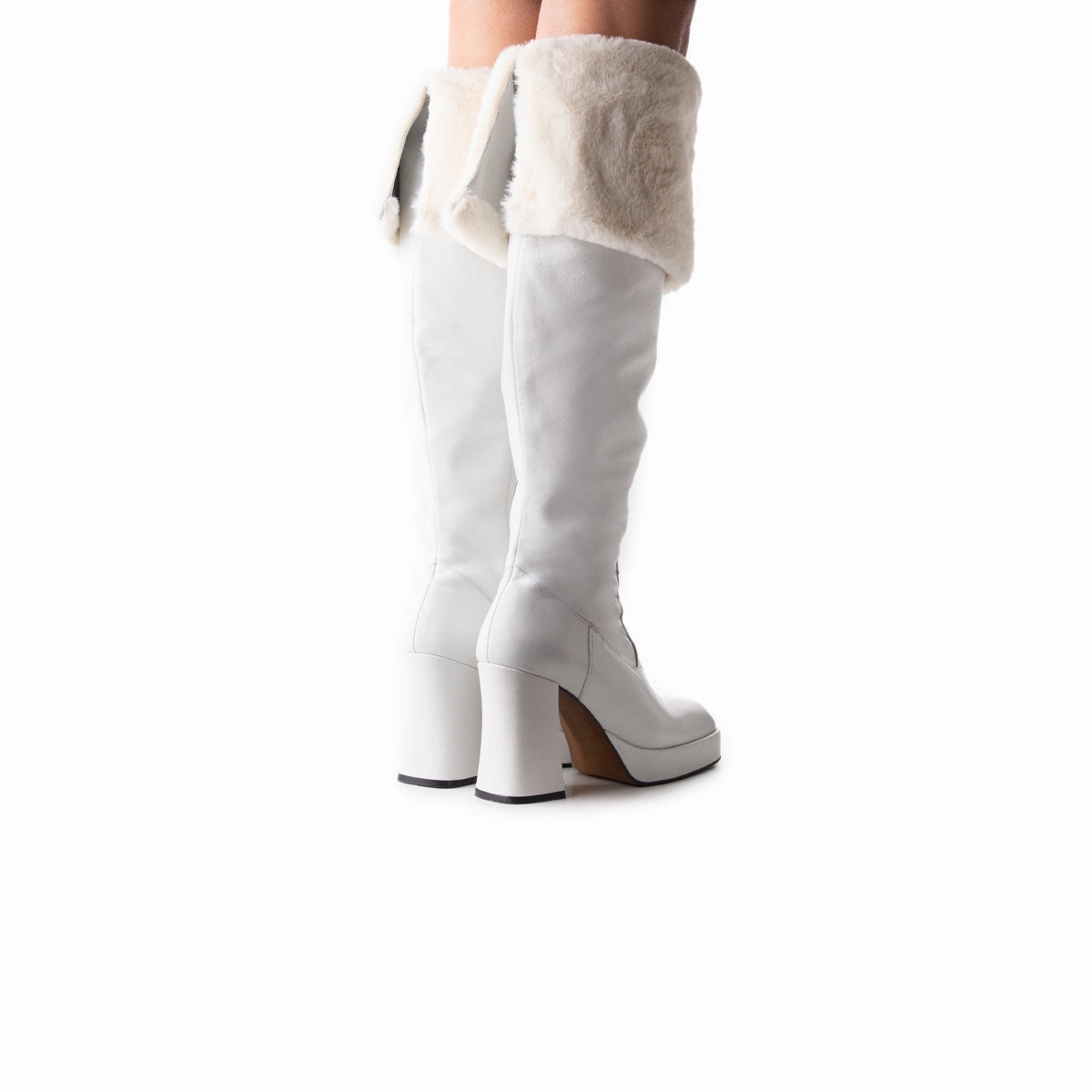 Kelani White Leather Feather Light River Crossing