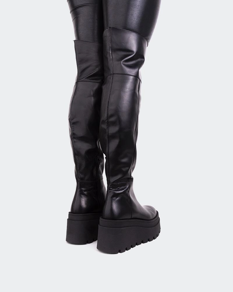 Chic and Classy Street Style Icon Koulutie Black Stretch