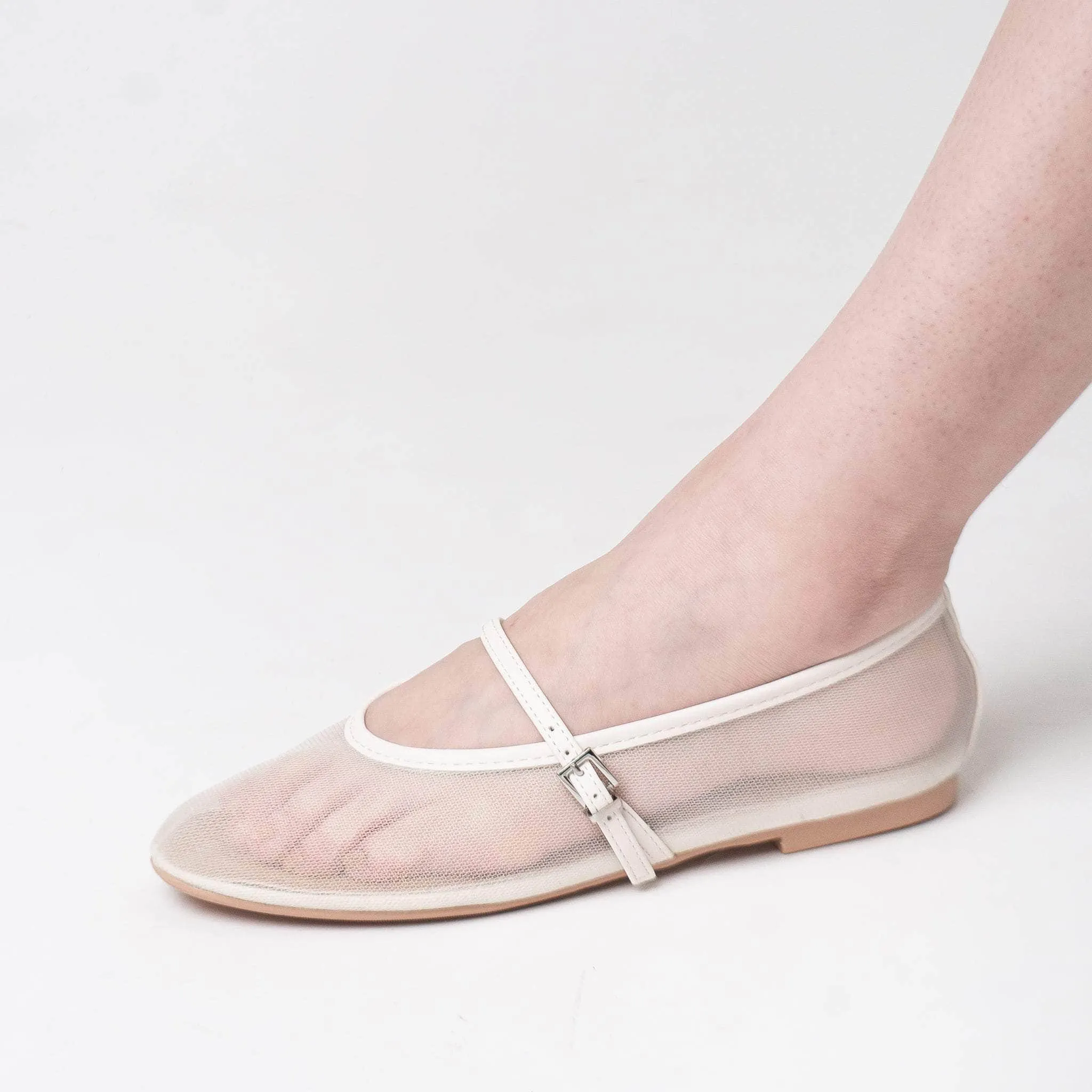 Leza Creme Flower Field